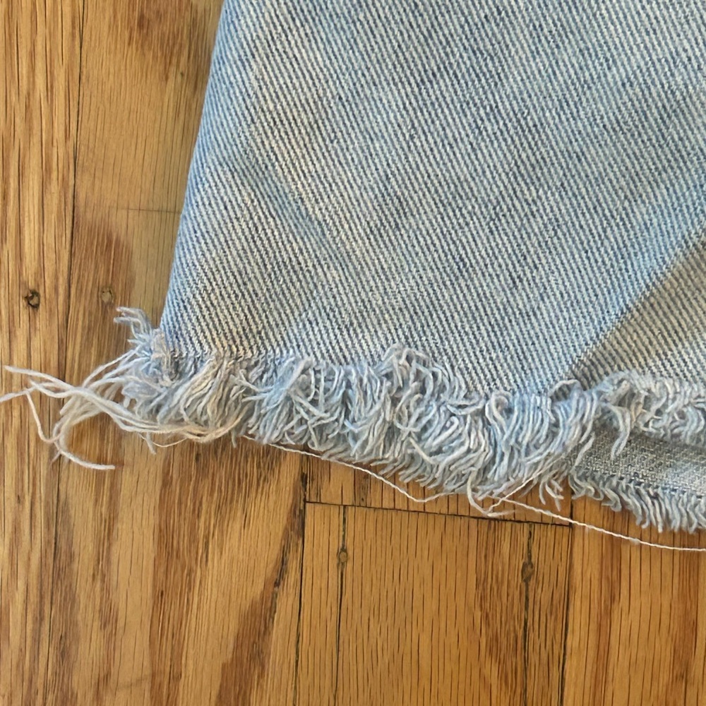 Authentic vintage Levi shorts - Picture 7 of 10